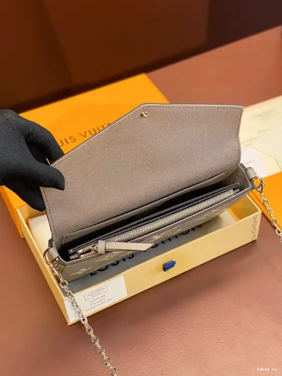 VUITTON POCHETTE LOUIS FÉLICIE 0707